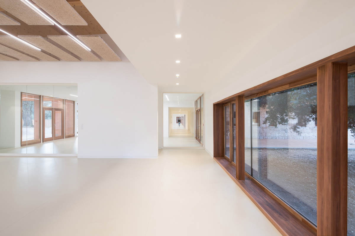 調(diào)整大小 9_WEARECONTENTS_AMELIA-TAVELLA-Ecole-A-Strega-00501L.jpg
