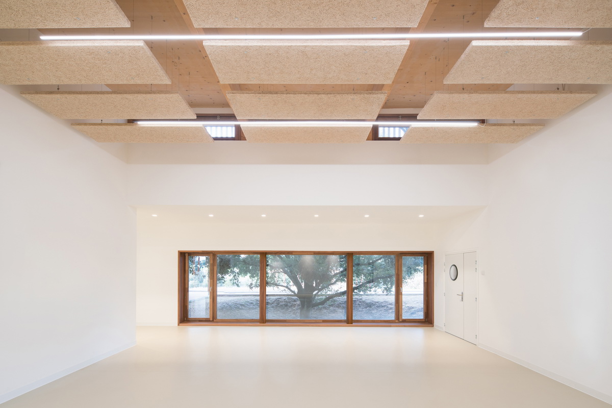 調(diào)整大小 32_WEARECONTENTS_AMELIA-TAVELLA-Ecole-A-Strega-L.jpg